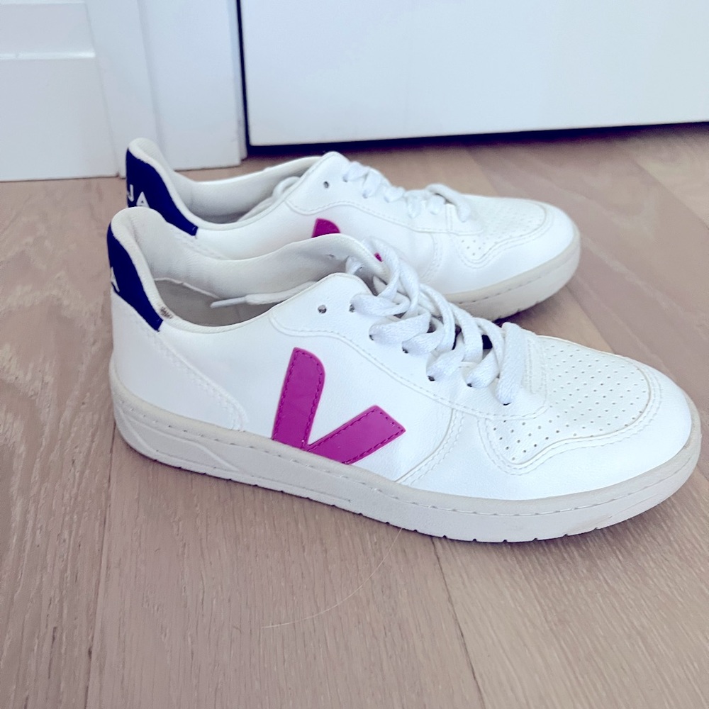 Veja V-10 womens sneaker size 5. White, ultraviolet, purple.